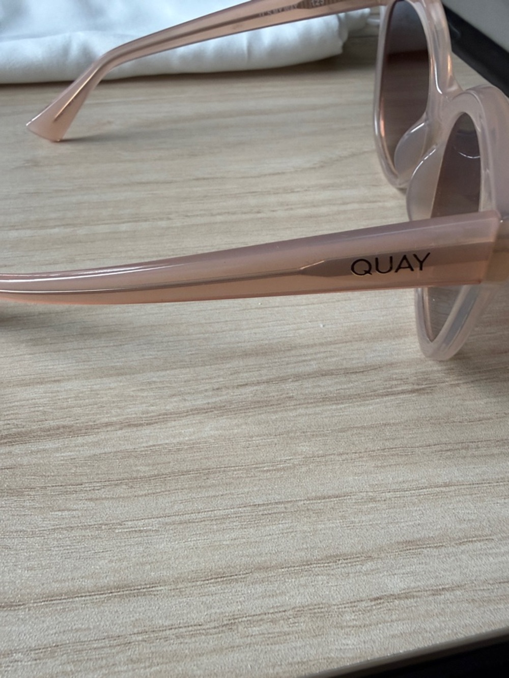 Quay sunglasses - Picture 2 of 4